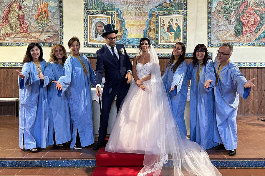 Brotherhood Gospel Choir - Coro gospel che canta durante un matrimonio in chiesa