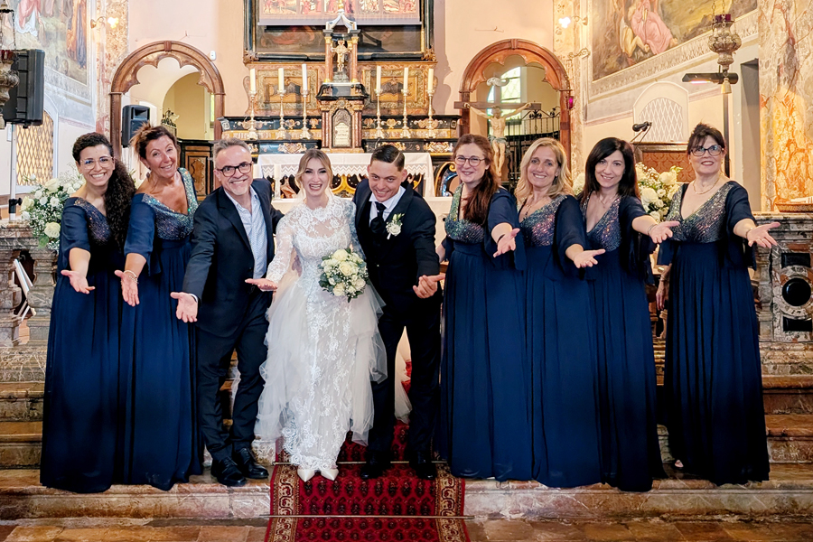 Brotherhood Gospel Choir - Coro gospel che canta durante un matrimonio in chiesa
